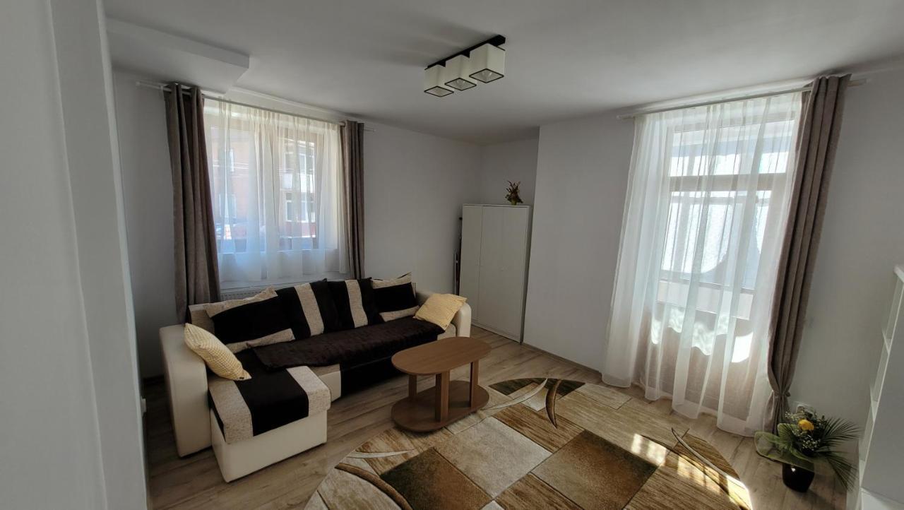 Andy Apartament Petroşani Exteriör bild