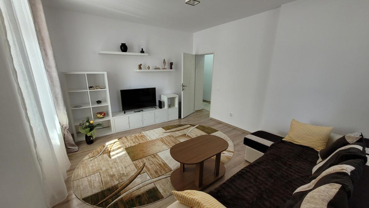 Andy Apartament Petroşani Exteriör bild
